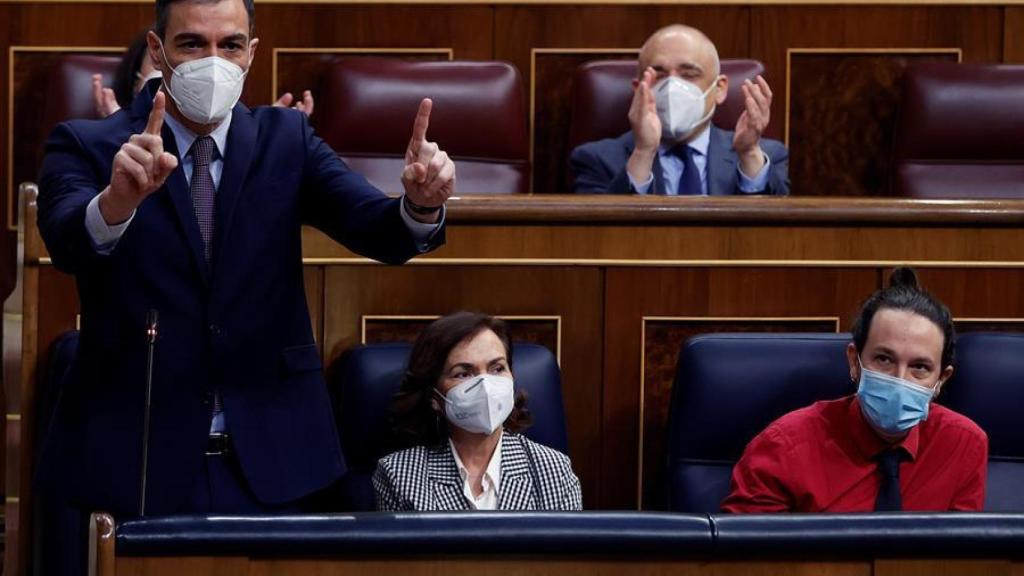 Pedro Sánchez responde a Pablo Casado en la sesión de control del Congreso.