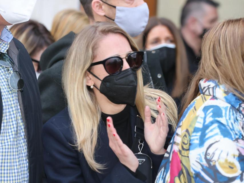 Judit Puig en el funeral de su pareja, Álex Casademunt.