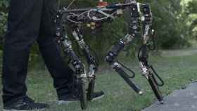 Este robot cambia la longitud de sus piernas dependiendo del terreno que pisa.