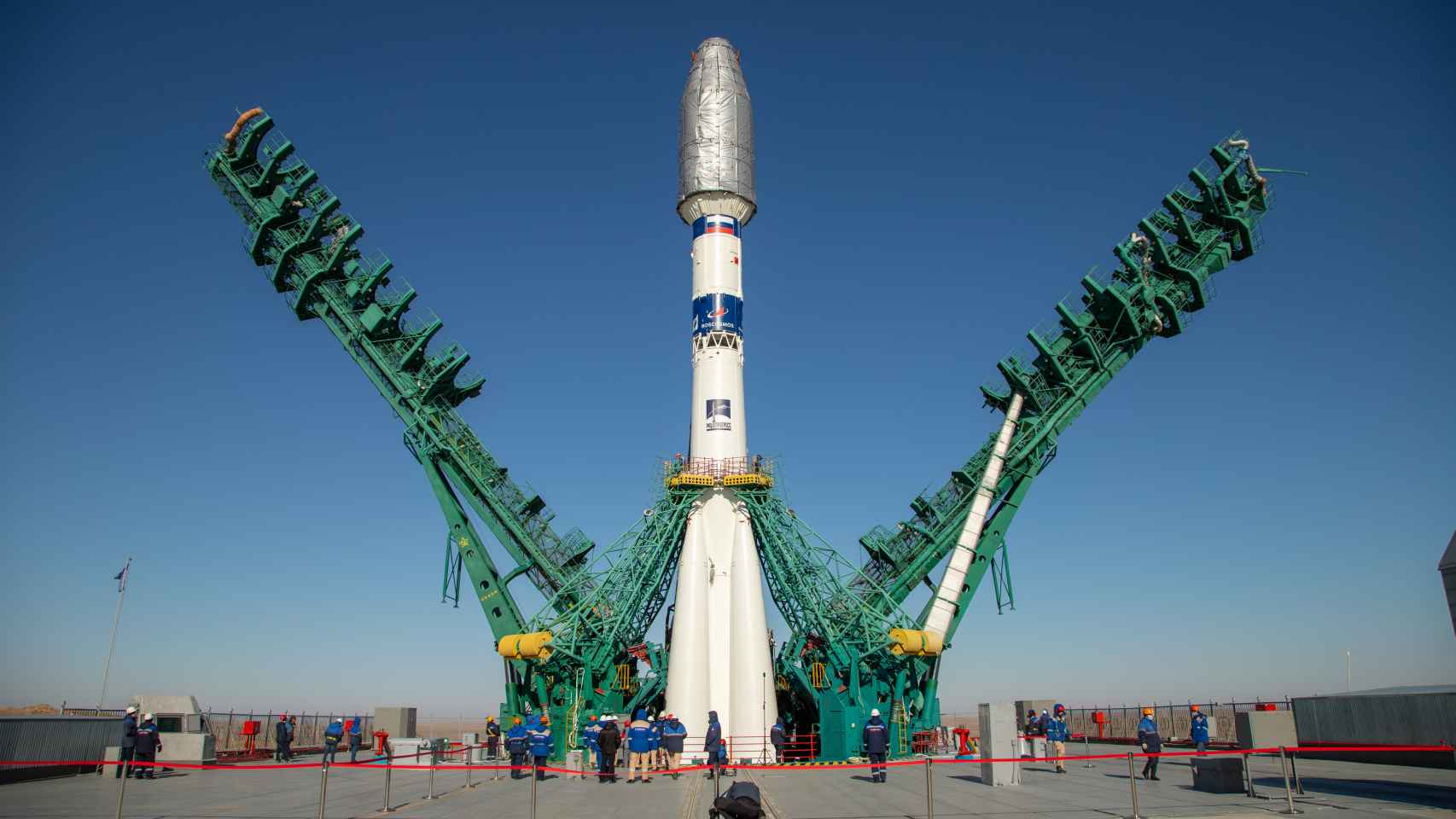 Preparación del lanzamiento del primer nanosatélite a bordo de la nave Soyuz en la base de Baikonur.
