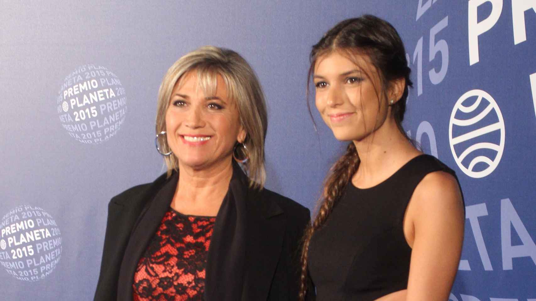 Julia junto a su hija Candela en los Premios Planeta del año 2015.