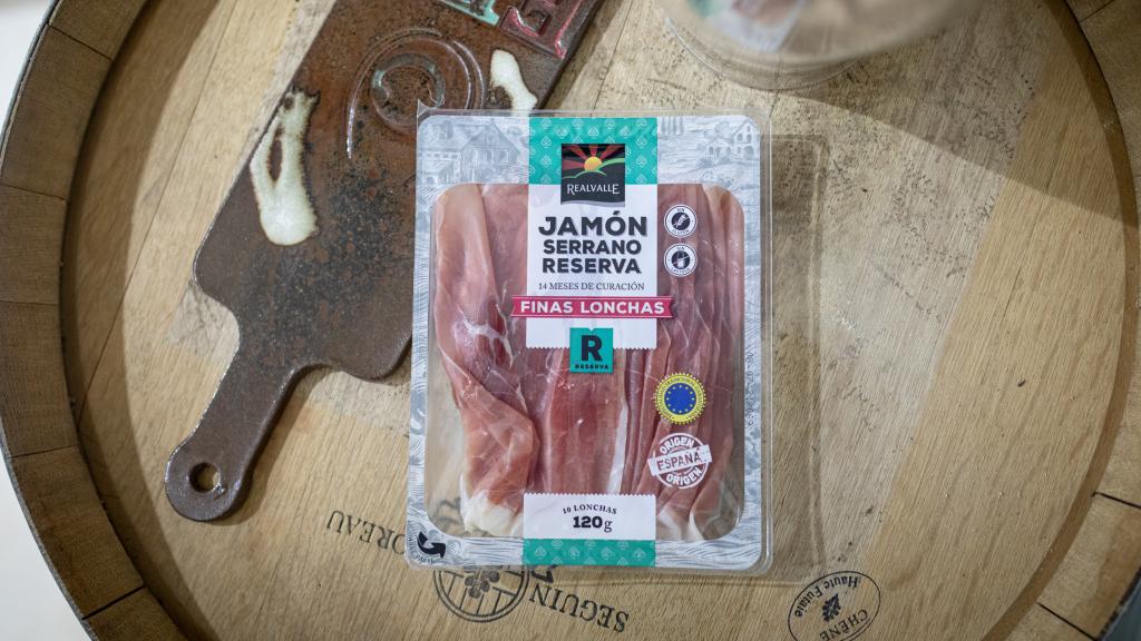 Le paquete de jamón serrano de Realvalle, la marca blanca de Lidl.