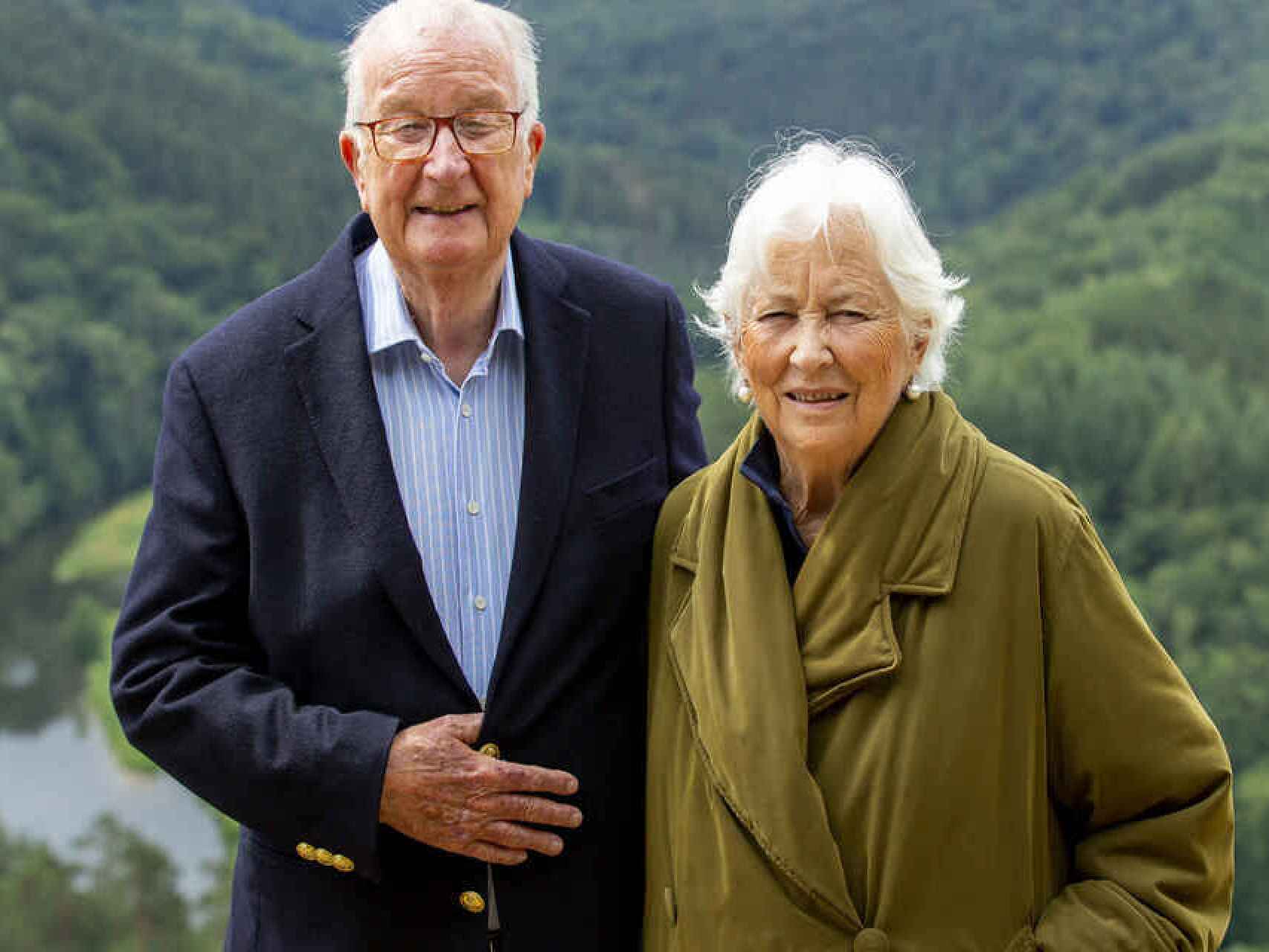 El rey emérito belga junto a su mujer Paola en un reciente posado.