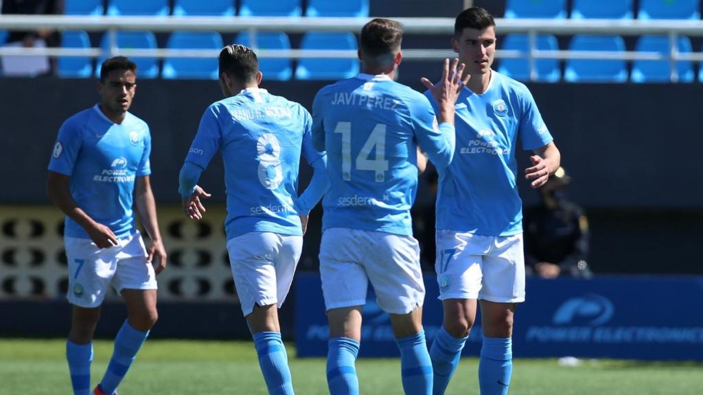 Los jugadores de la UD Ibiza celebran un gol, un equipo con muchas opciones de jugar la fase de ascenso a Segunda División. Foto: Twitter (@ibizaud)