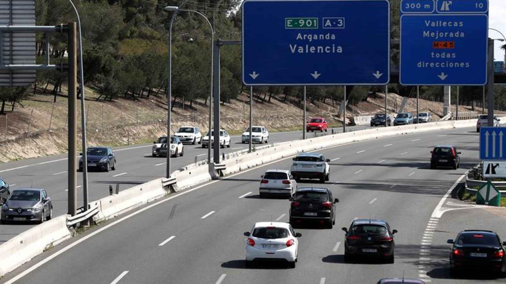 Carretera de salida hacia Valencia desde la Comunidad de Madrid./