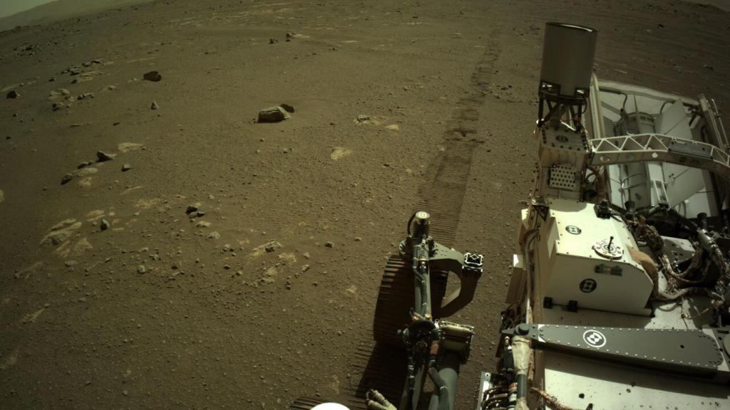 Foto del Perseverance, en la superficie de Marte.