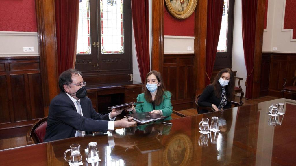 Firma del acuerdo entre el Concello da Coruña e Instituciones Penitenciarias.