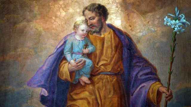 San José, con el niño Jesús en brazos.