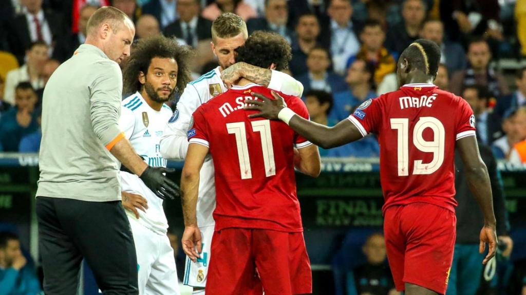 Sergio Ramos y Salah, durante la final de Champions League de 2018