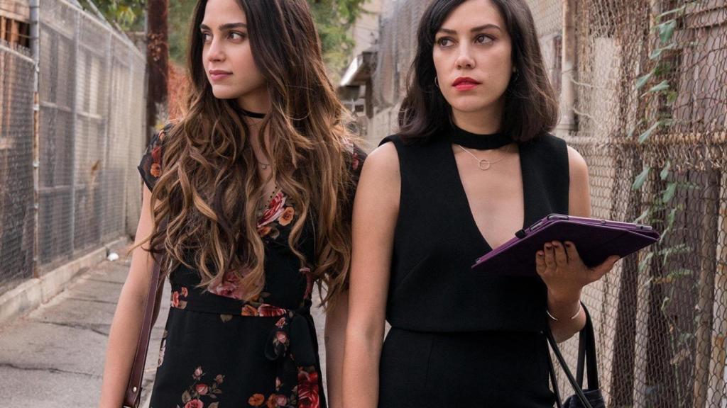 Melissa Barrera y Mishel Prada son Lyn y Emma en ‘Vida’.