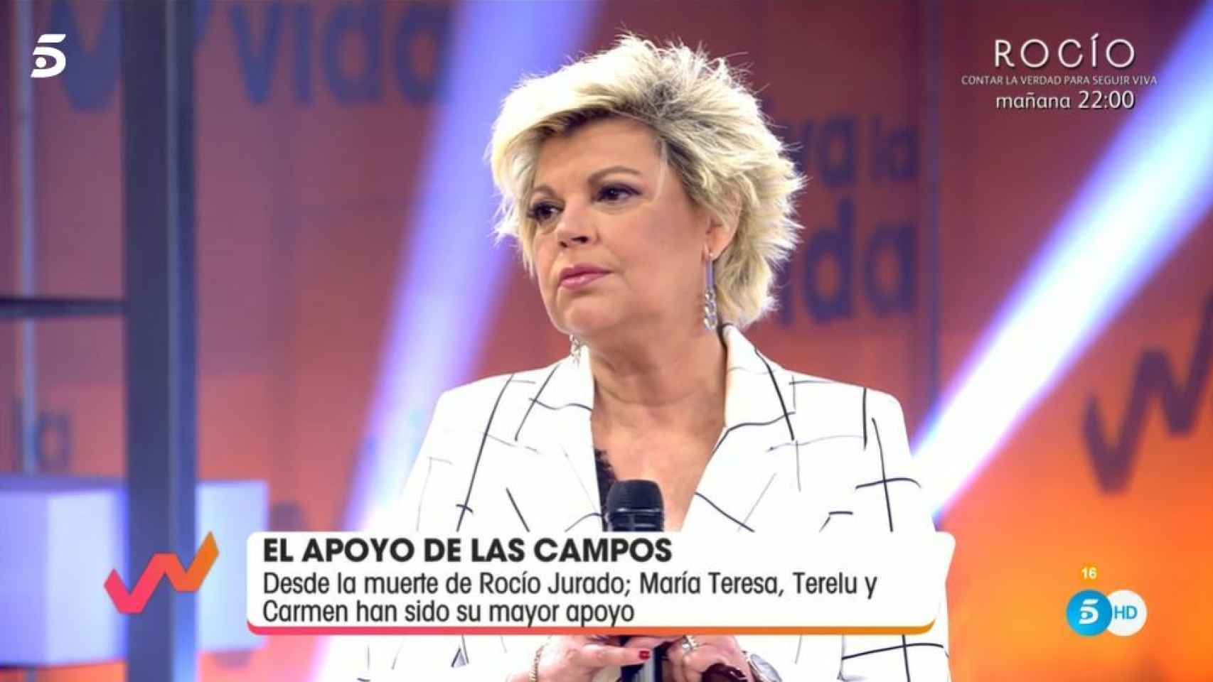 Terelu Campos explicándose ante Emma García en 'Viva la vida'.