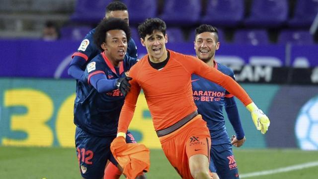 Bono celebra su gol con el Sevilla en Zorrilla