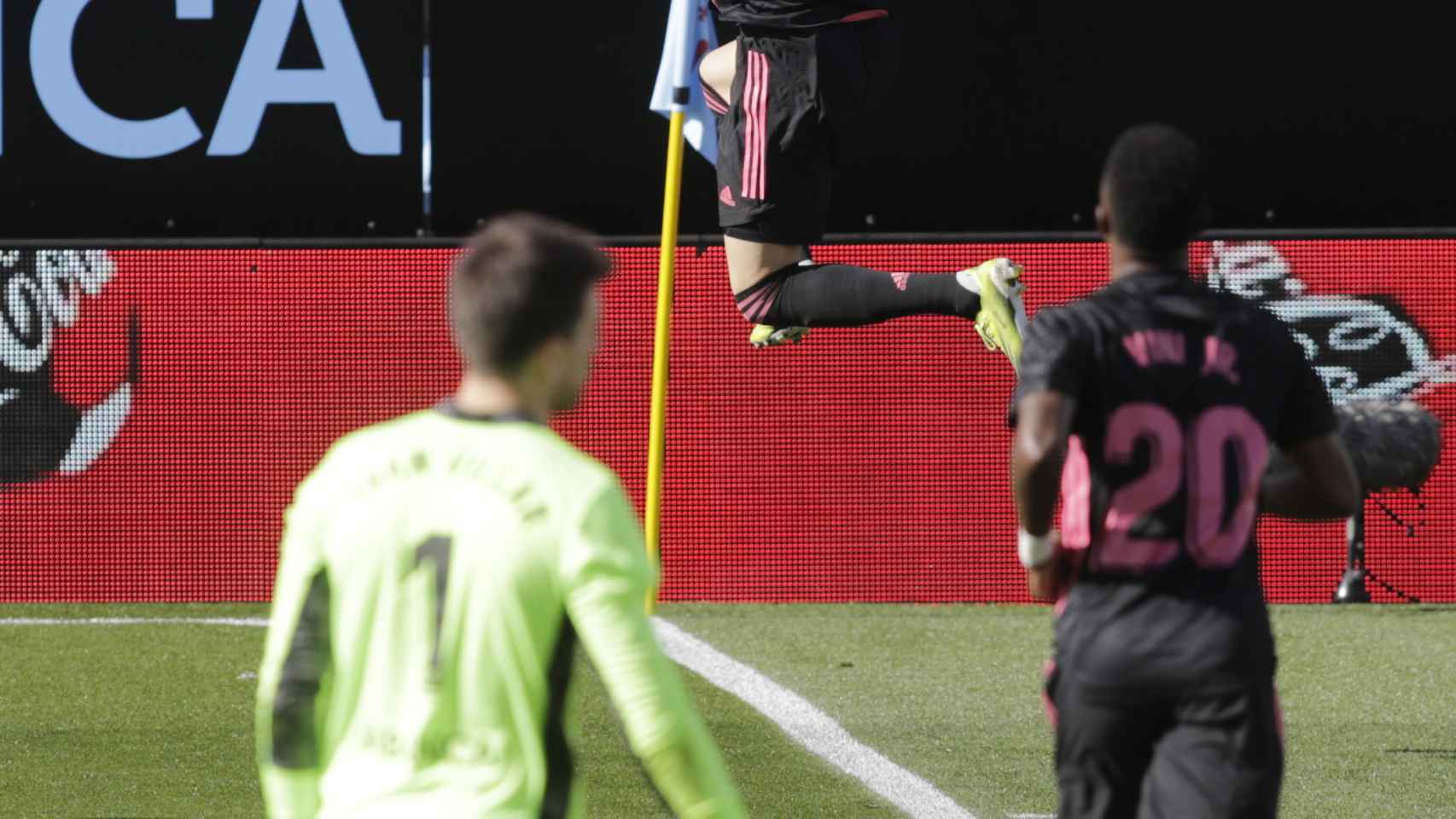 Karim Benzema celebra su gol al Celta de Vigo
