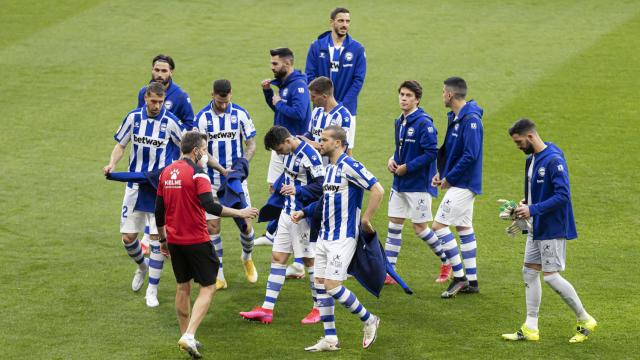 Calentamiento de los jugadores del Alavés