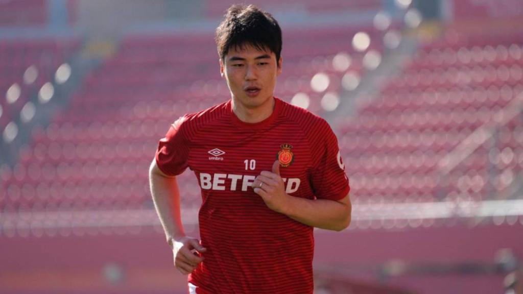 Ki Sung-Yueng, con la camiseta de entrenamiento del RCD Mallorca. Foto: RCD Mallorca