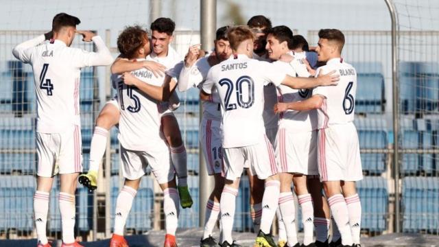 Los jugadores del Real Madrid Castilla celebran un gol