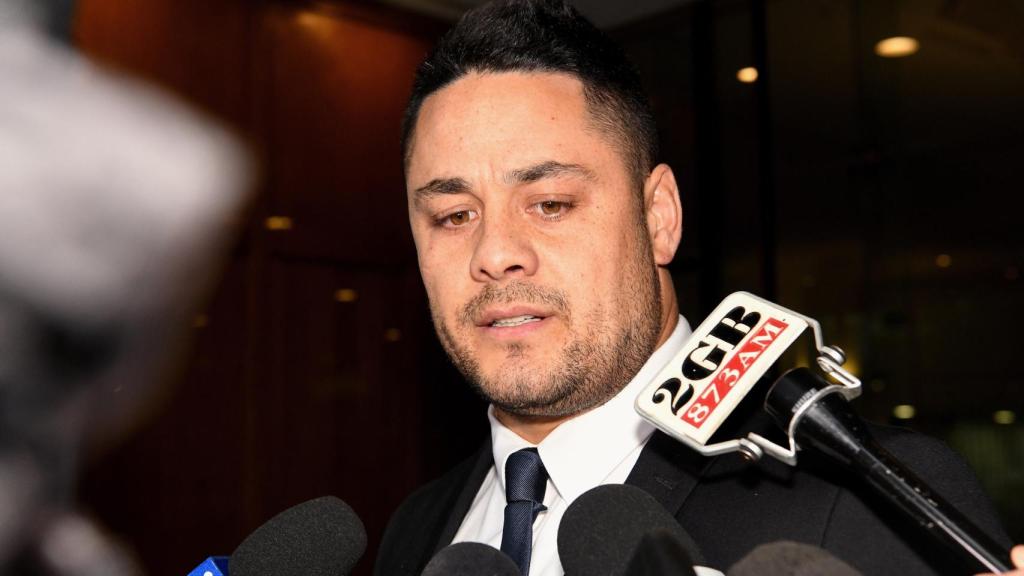 Jarryd Hayne hablando ante los medios