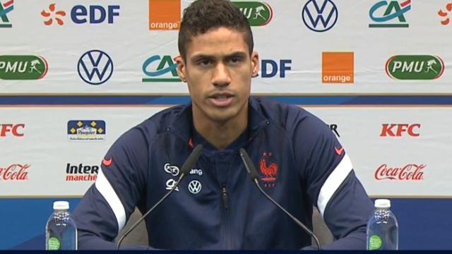 Raphaël Varane, en rueda de prensa con la selección de Francia