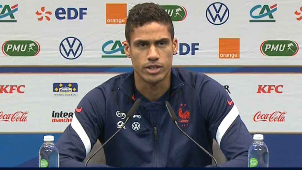 Raphaël Varane, en rueda de prensa con la selección de Francia