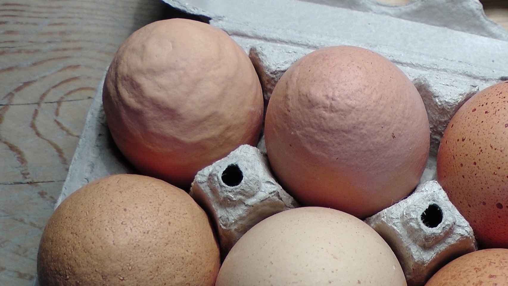 Una imagen de huevos arrugados.