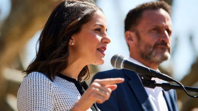 Arrimadas, durante un acto del partido; con Edmundo Bal al fondo.