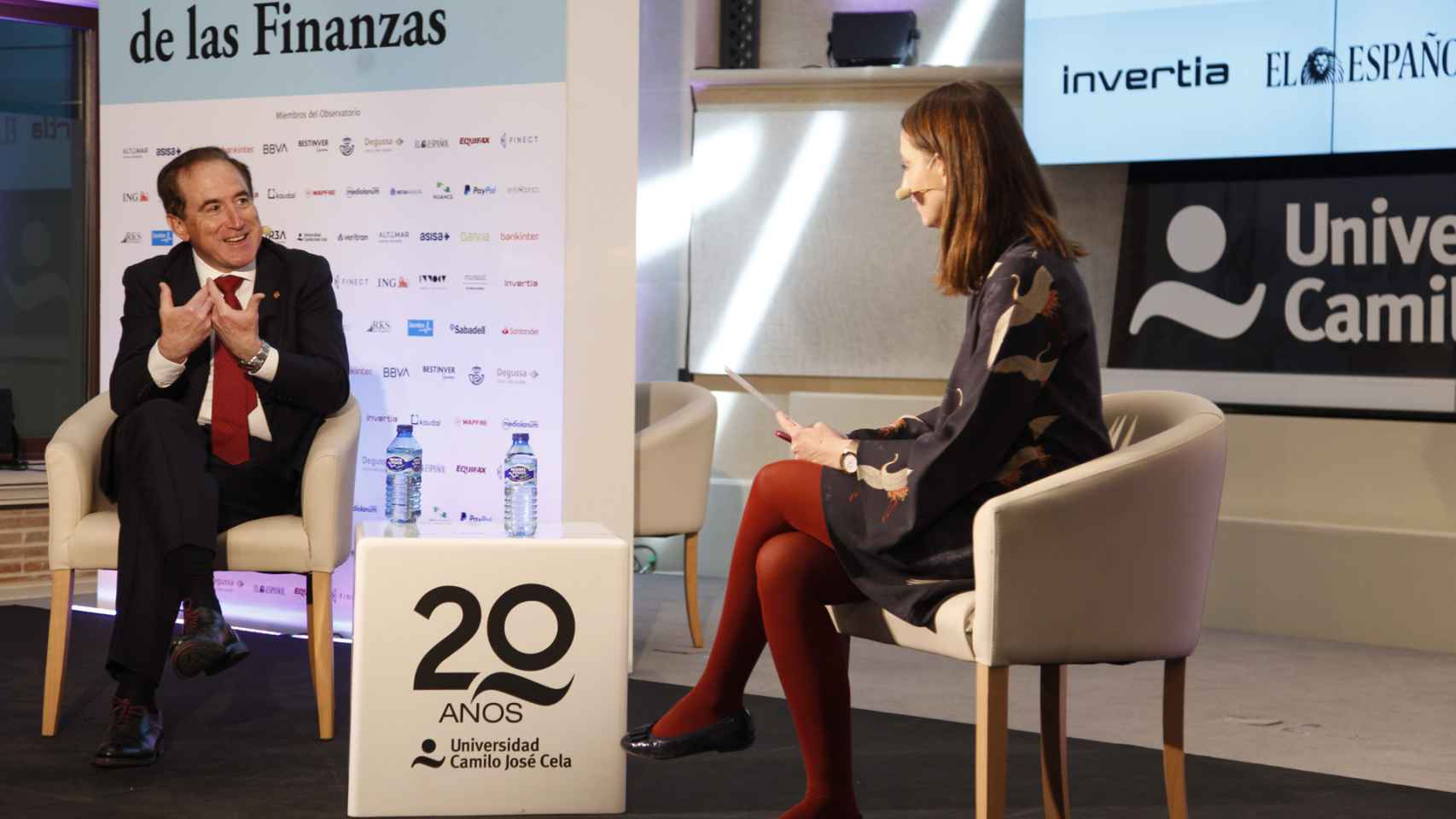 Antonio Huertas, presidente de Mapfre, charla con María Vega, periodista de Invertia.