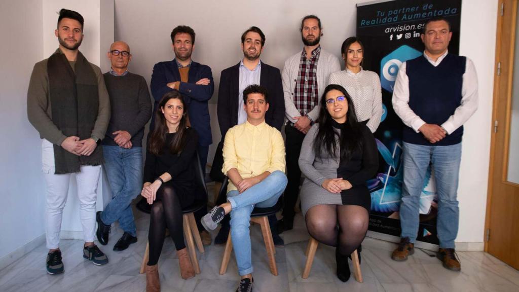 El equipo de la startup AR Vision que ha desarrollado estas soluciones tecnológicas.