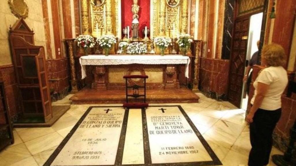 Tumba de Queipo de Llano en la Basílica de la Macarena en Sevilla.