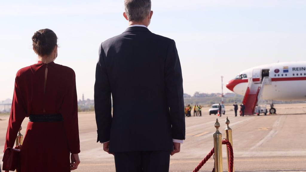 La abertura en la espalda del vestido de la Reina.