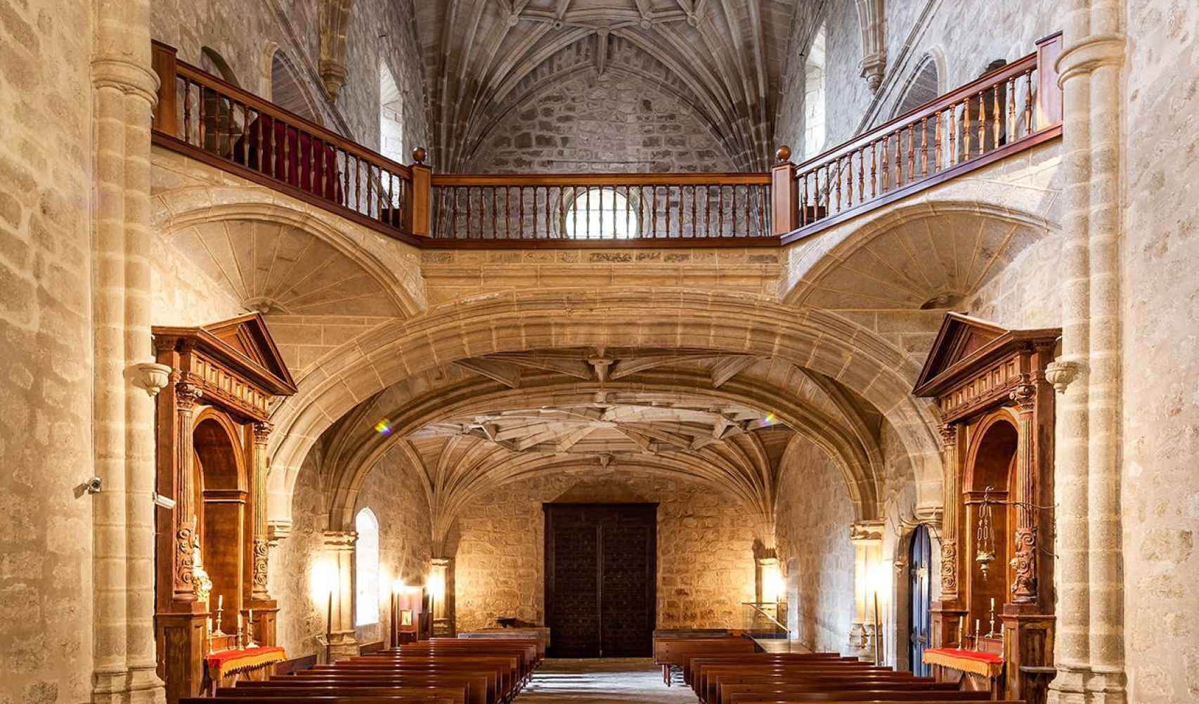 Interior de la iglesia del monasterio de Yuste.