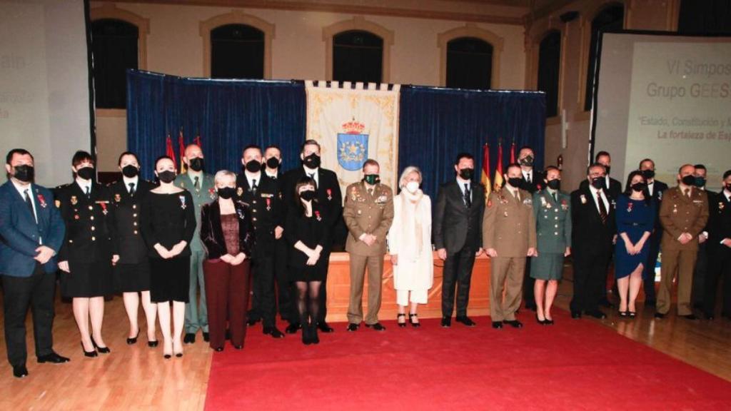 Foto de familia de todos los premiados en el acto del Grupo GEES Spain.