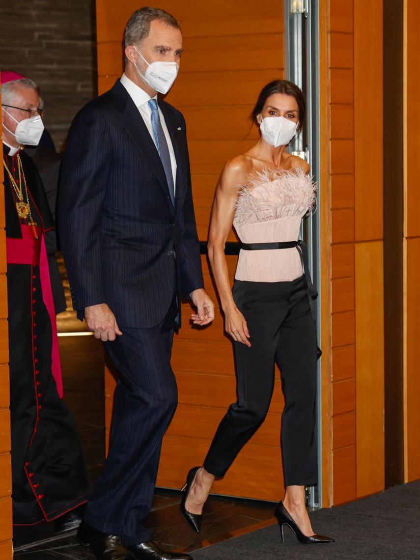 Los reyes Felipe y Letizia llegando a la cena oficial de los copríncipes en Andorra.