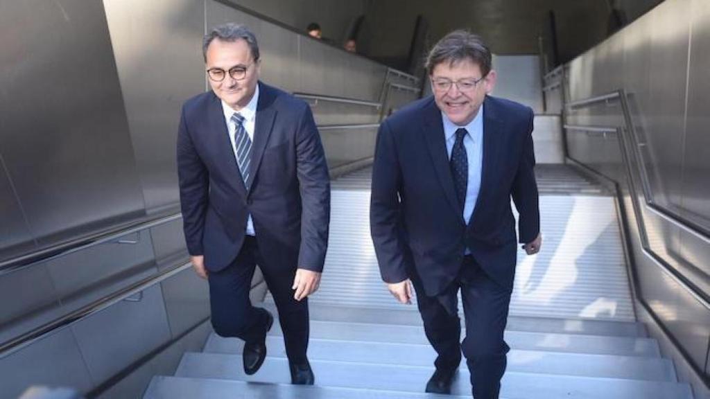 Ximo Puig y Francesc Sanguino, en la estación de Luceros durante la precampaña electoral.