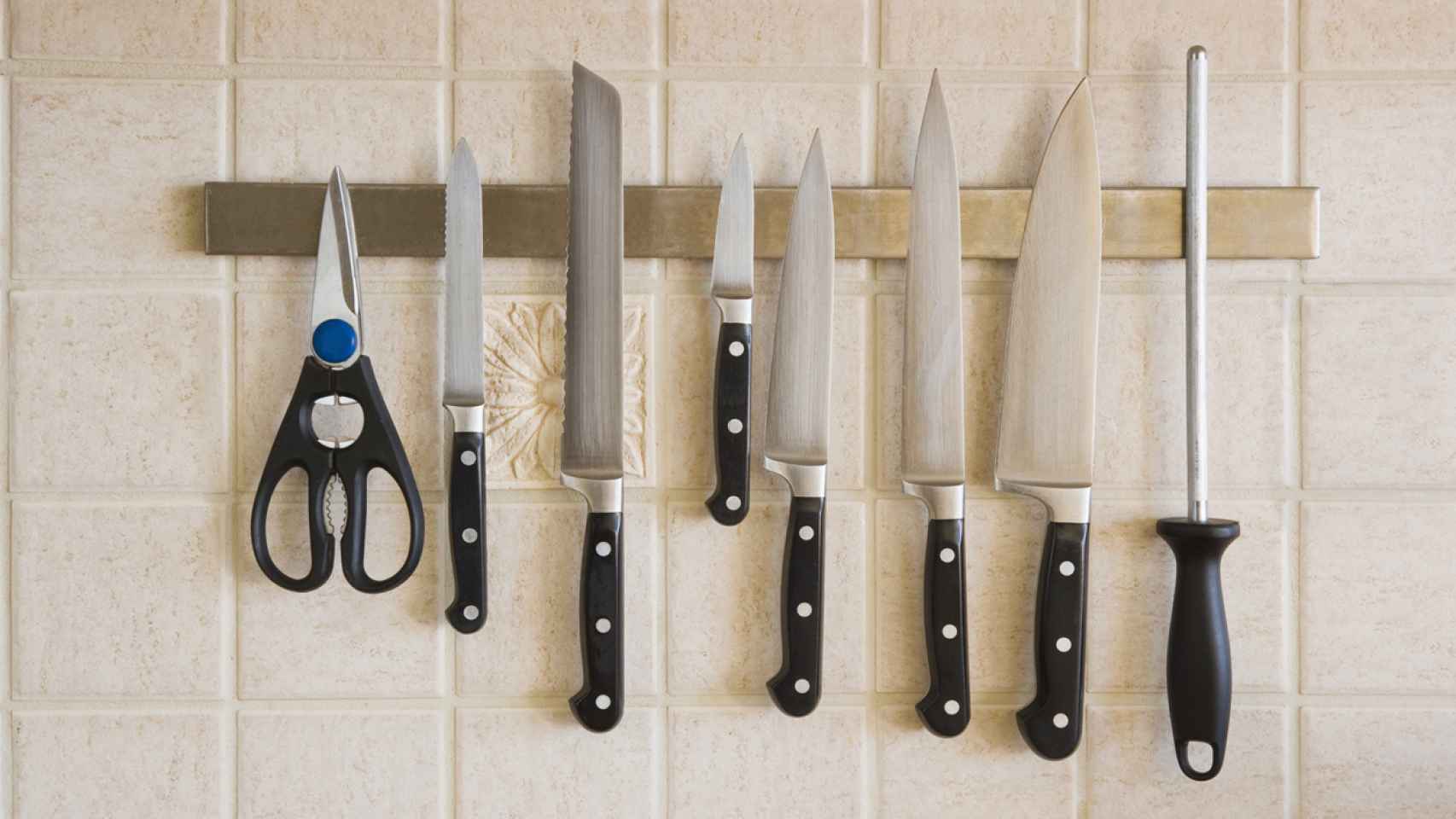 Ten los utensilios de tu cocina a mano con estos soportes magnéticos para cuchillos