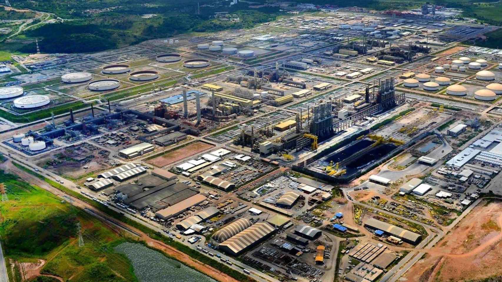 Petrobras vende una refinería a Mubadala (dueño de Cepsa) por casi 1.400 millones