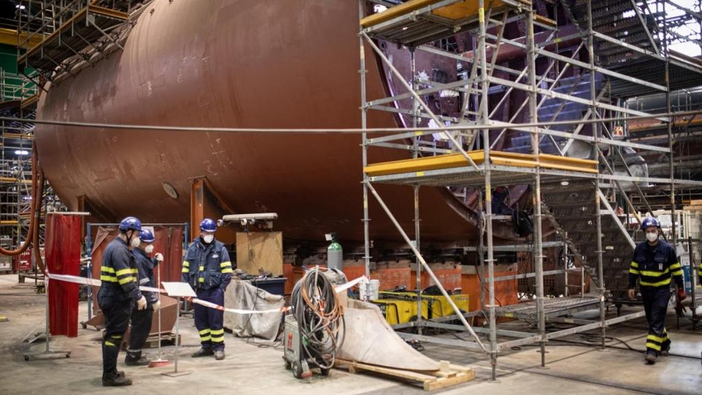 En la nave a la que accede EL ESPAÑOL hay partes todavía sin ensamblar del S-82.