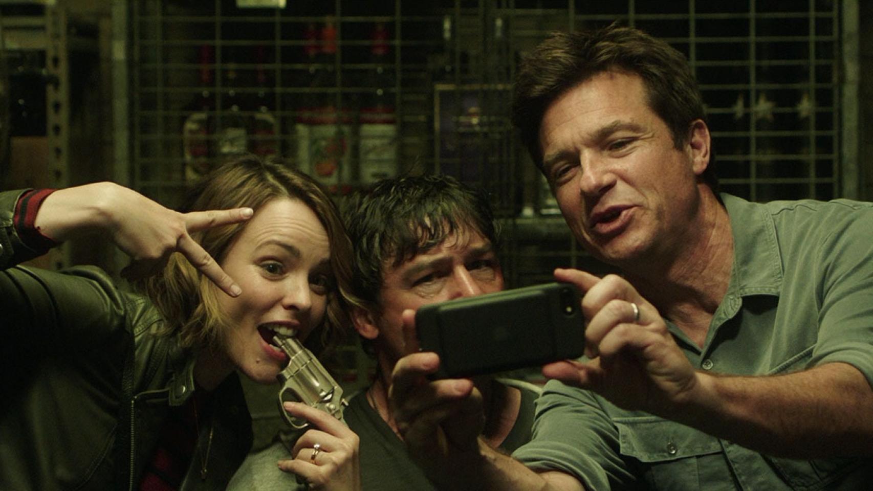 Rachel McAdams Kyle Chandler y Jason Bateman en 'Noche de juegos'.