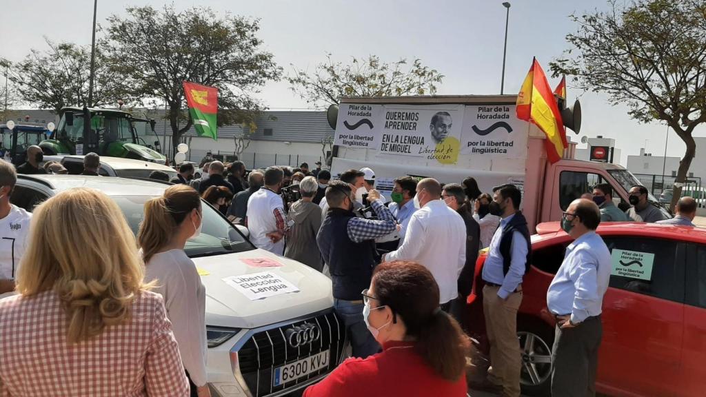 Una de las paradas ante el colapso de las calles del municipio alicantino.