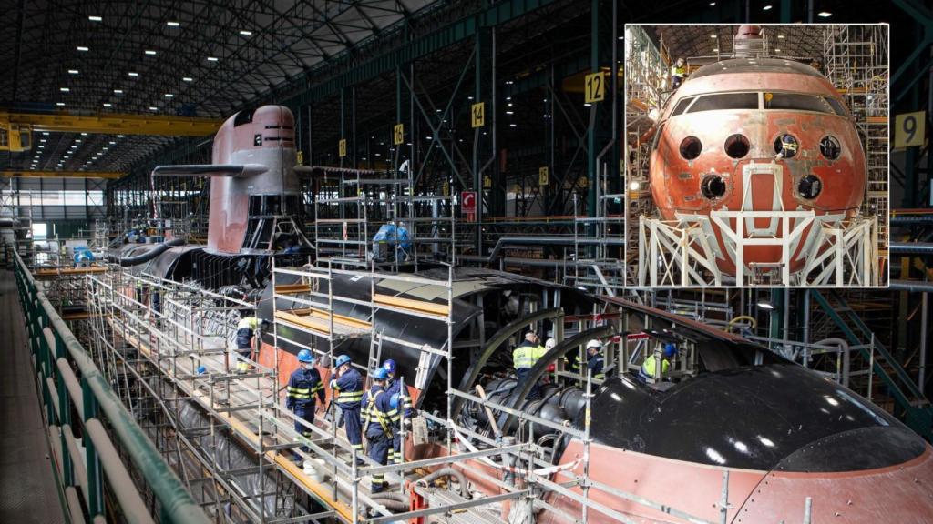 Frontal y uno de los laterales del S-81, el primero de los cuatro submarinos que Navantia entregará a la Armada.