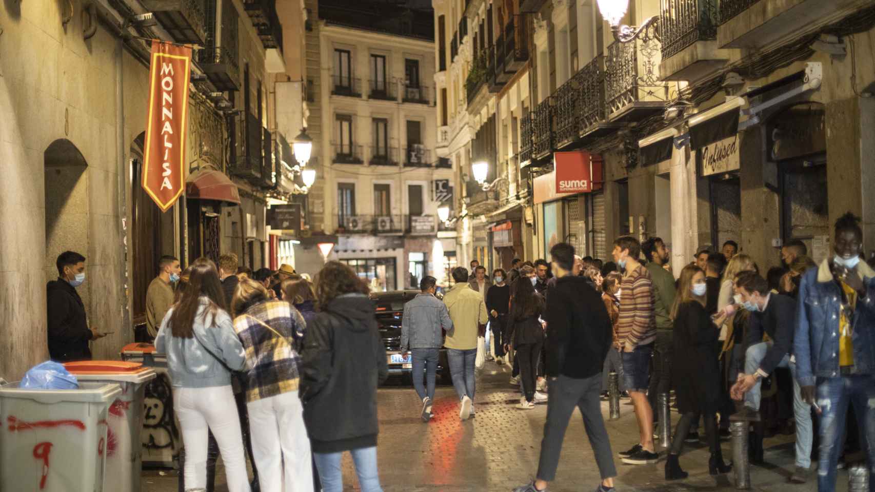 La calle Núñez de Arce a rebosar de turistas franceses de botellón.