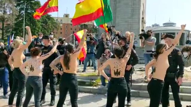 Las activistas de Femen, durante el acto franquista en Madrid.