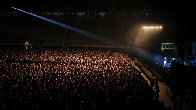 Vista general del concierto de Love of Lesbian en el Palau Sant Jordi de Barcelona