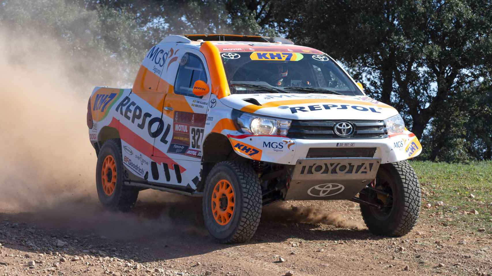 Isidre Esteve al volante de su coche de competición con el que ha participado en el Dakar.