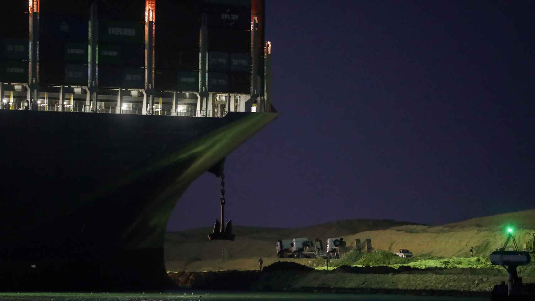 Fracasa nuevo intento de reflotar el Ever Given y debloquear en canal de Suez