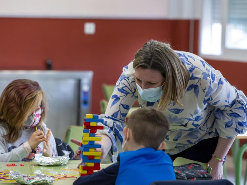 Isabel Blanco, consejera de Familia e Igualdad de Oportunidades, en un centro escolar