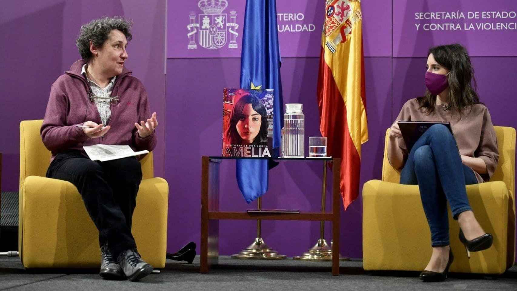 Beatriz Gimeno e Irene Montero en la presentación el lunes de 'Amelia. Historia de una lucha'.