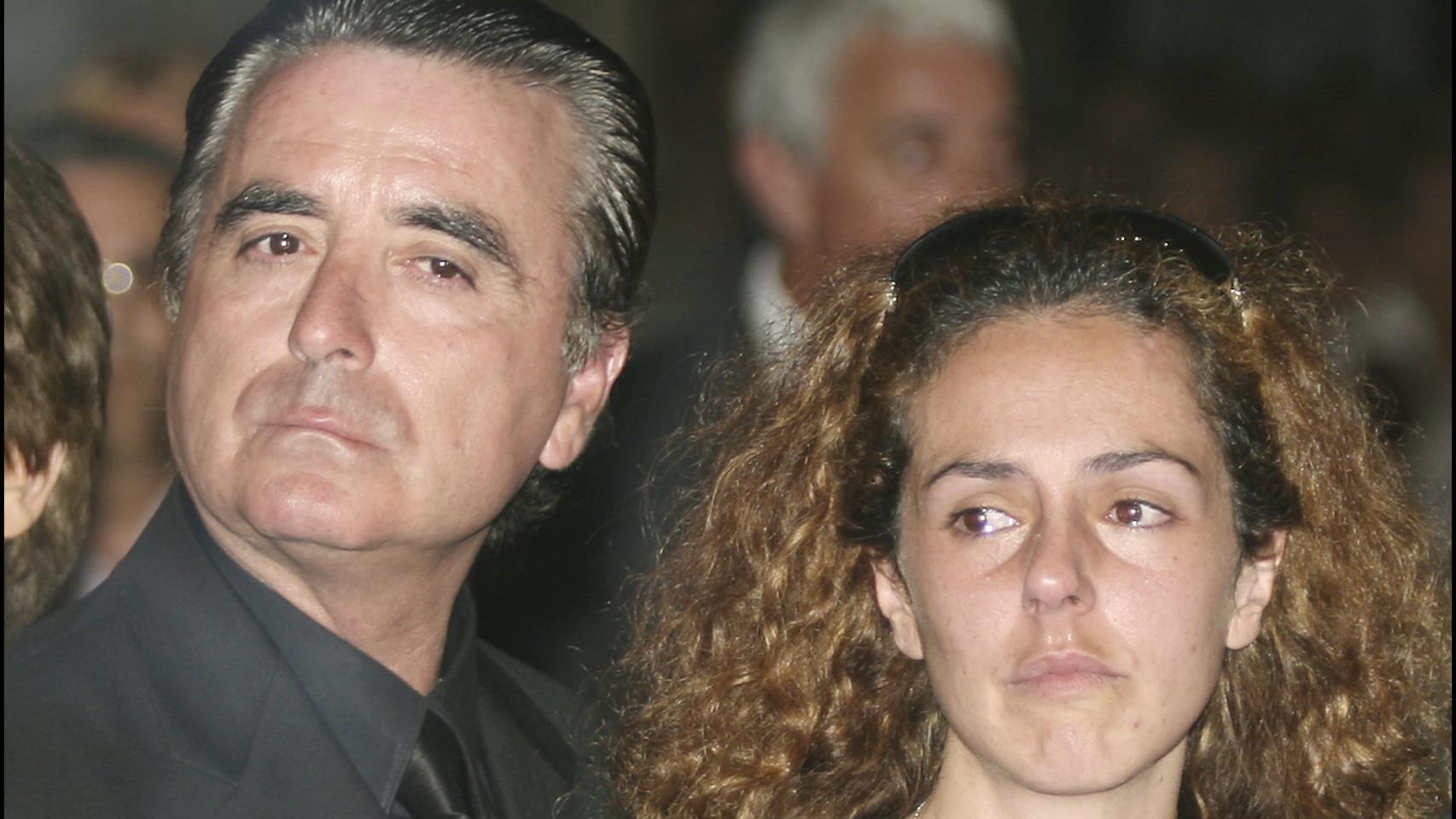 Ortega y Rocío Carrasco en la misa funeral por la muerte de La más grande en 2006.