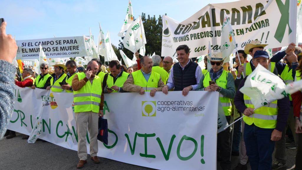 Imagen de archivo de Félix García de Leyaristy (Asaja) en una protesta en Carmona (Sevilla).