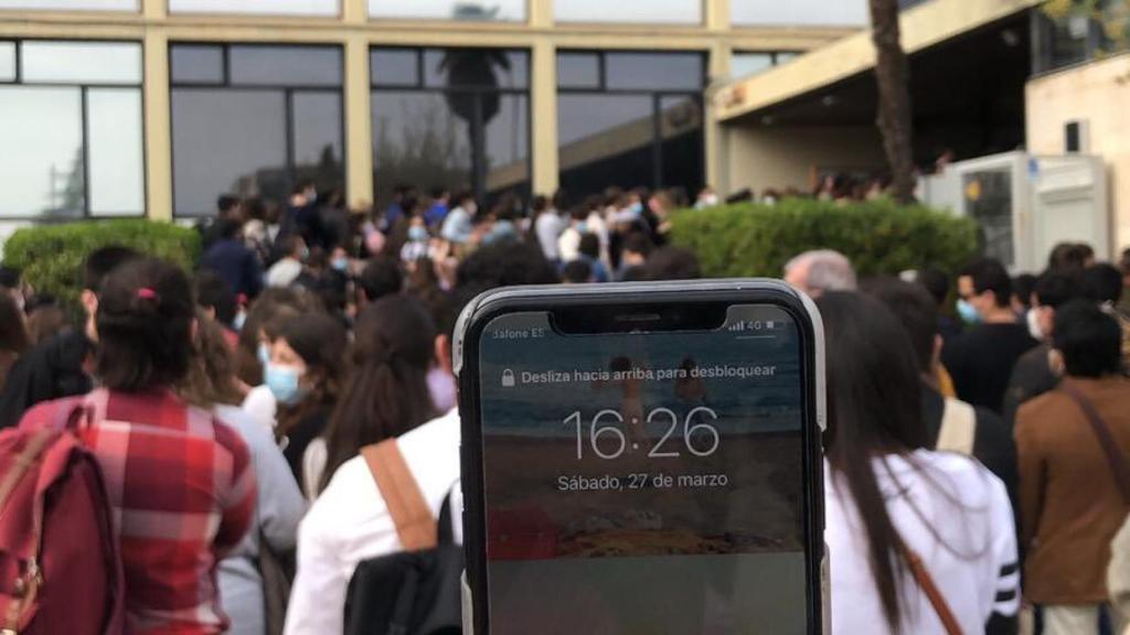 Los opositores entraron a la facultad catalana una hora y media después de lo previsto.