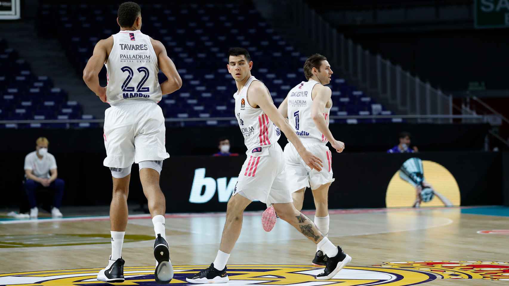 Tavares, Deck y Causeur, en un momento del partido del Real Madrid de Baloncesto de Euroliga